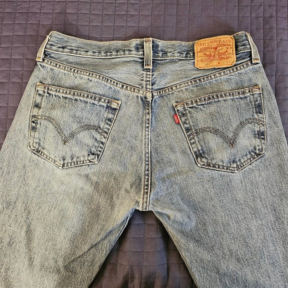 Distressed y2k‎ 2009 levi 501 button fly jeans 33x34
